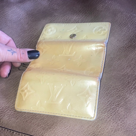 Louis Vuitton Cream Monogram Key Holder - Picture 6 of 9